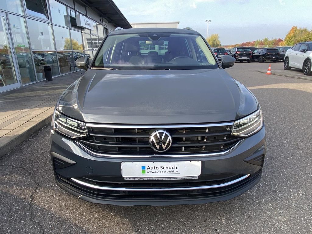 Volkswagen Tiguan 2023 г. Серый, пробег 51987 км