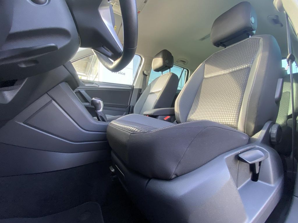 Volkswagen Tiguan 2023 г. Серый, пробег 51987 км