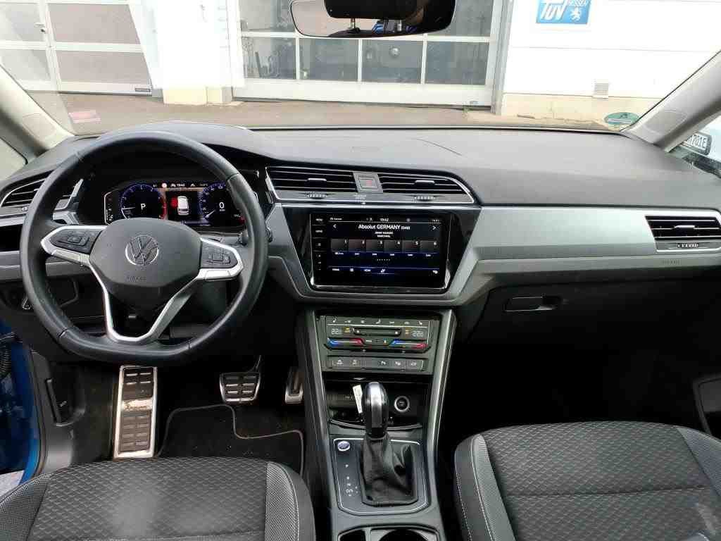 Volkswagen Touran 2023 г. Синий, пробег 43170 км