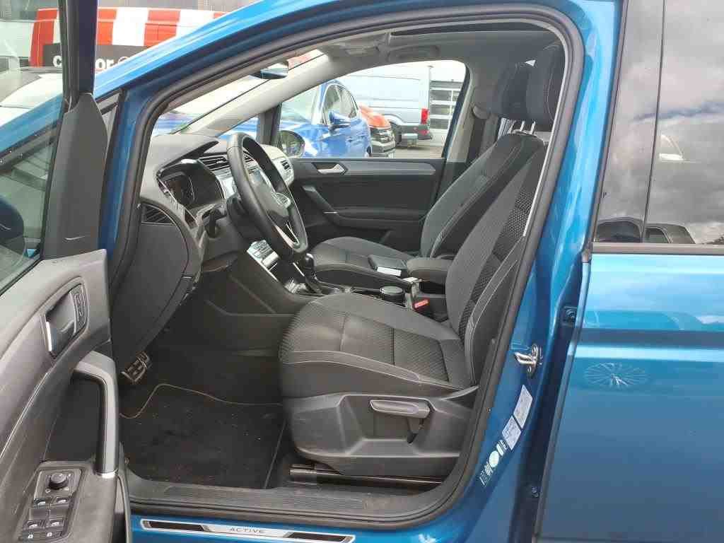 Volkswagen Touran 2023 г. Синий, пробег 43170 км