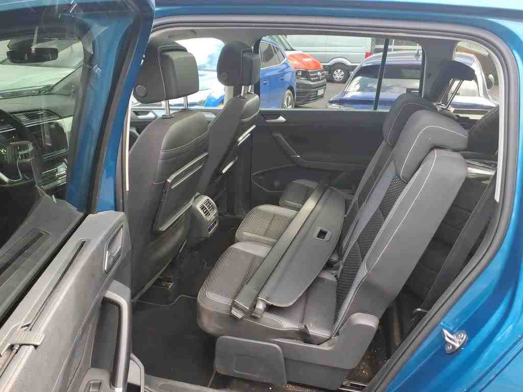 Volkswagen Touran 2023 г. Синий, пробег 43170 км
