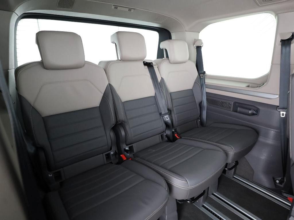 Volkswagen T7 MULTIVAN 2024 г. Чёрный, пробег 42800 км