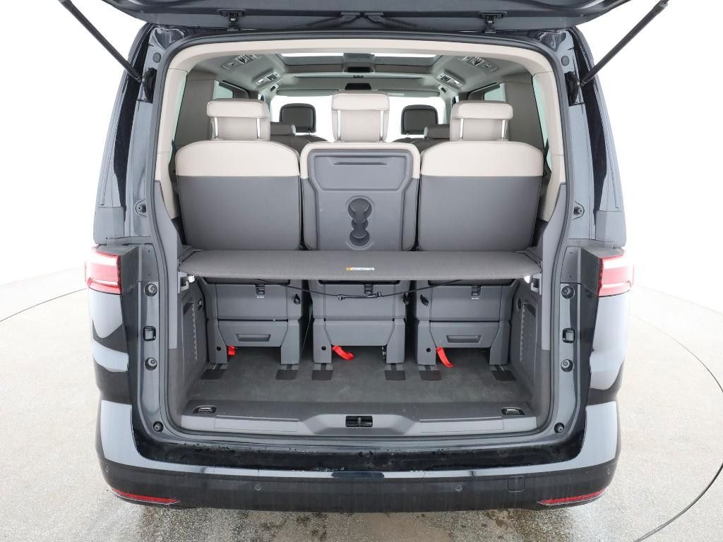 Volkswagen T7 MULTIVAN 2024 г. Чёрный, пробег 42800 км