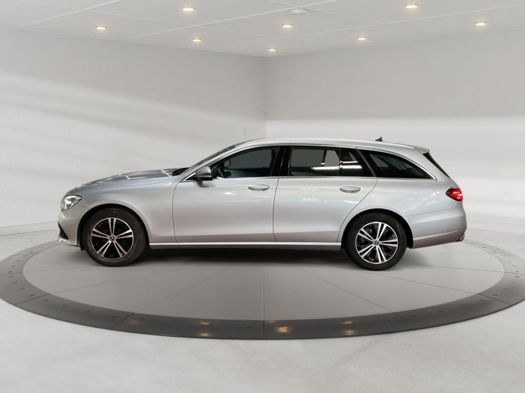 Mercedes-Benz E 220 2023 г. Серебристый, пробег 44178 км