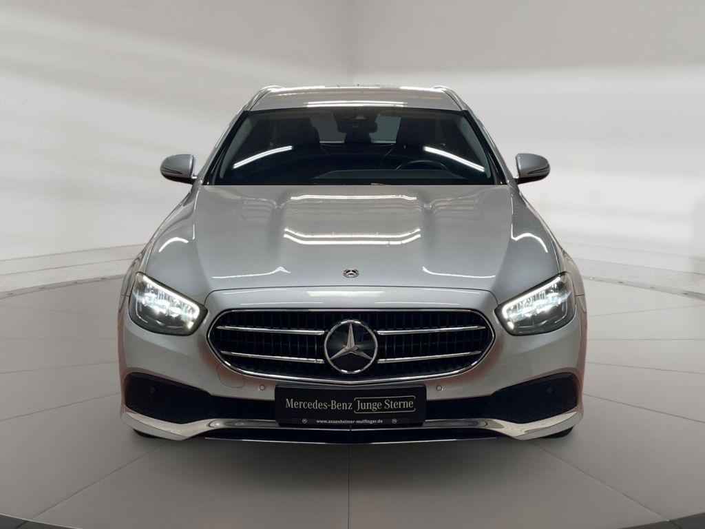 Mercedes-Benz E 220 2023 г. Серебристый, пробег 44178 км