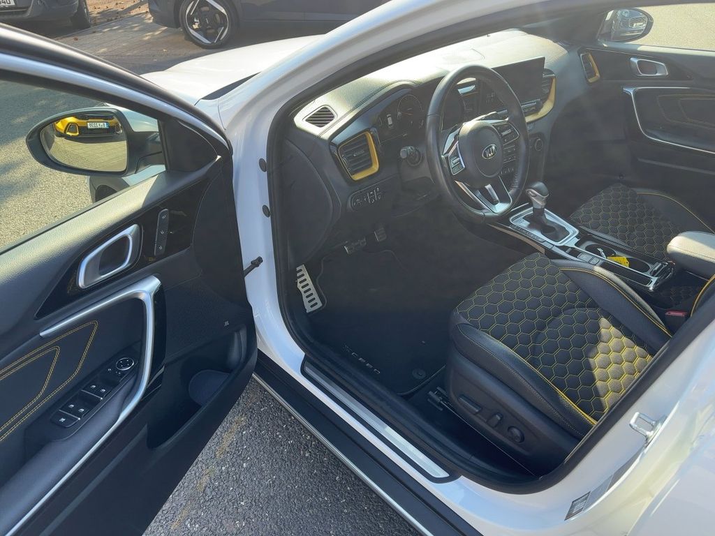 Kia XCeed 2021 г. Белый, пробег 33363 км