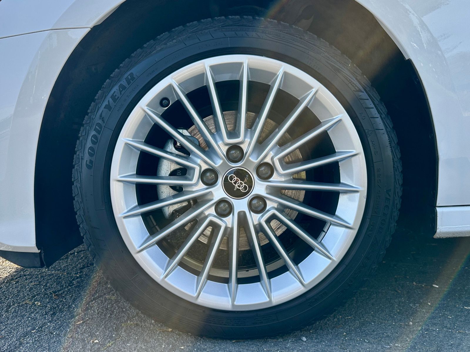 Audi A3 2023 г. Белый, пробег 32290 км