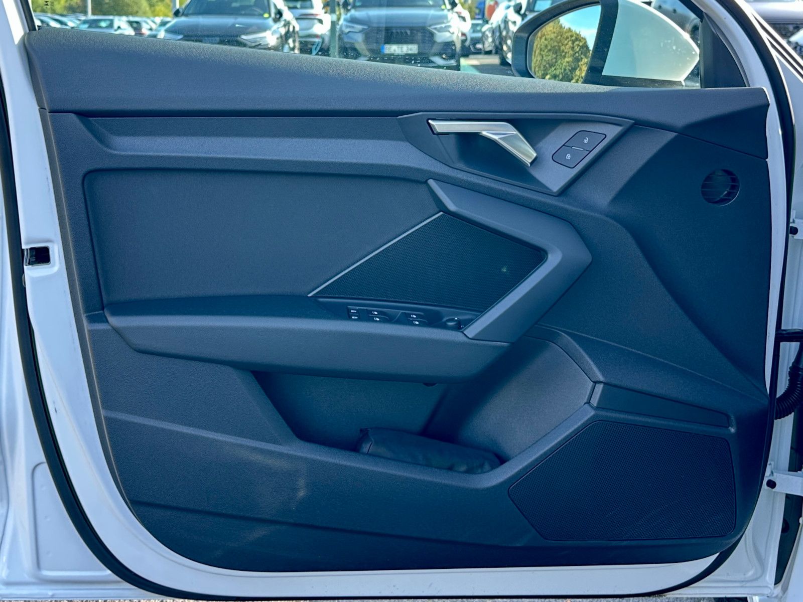 Audi A3 2023 г. Белый, пробег 32290 км