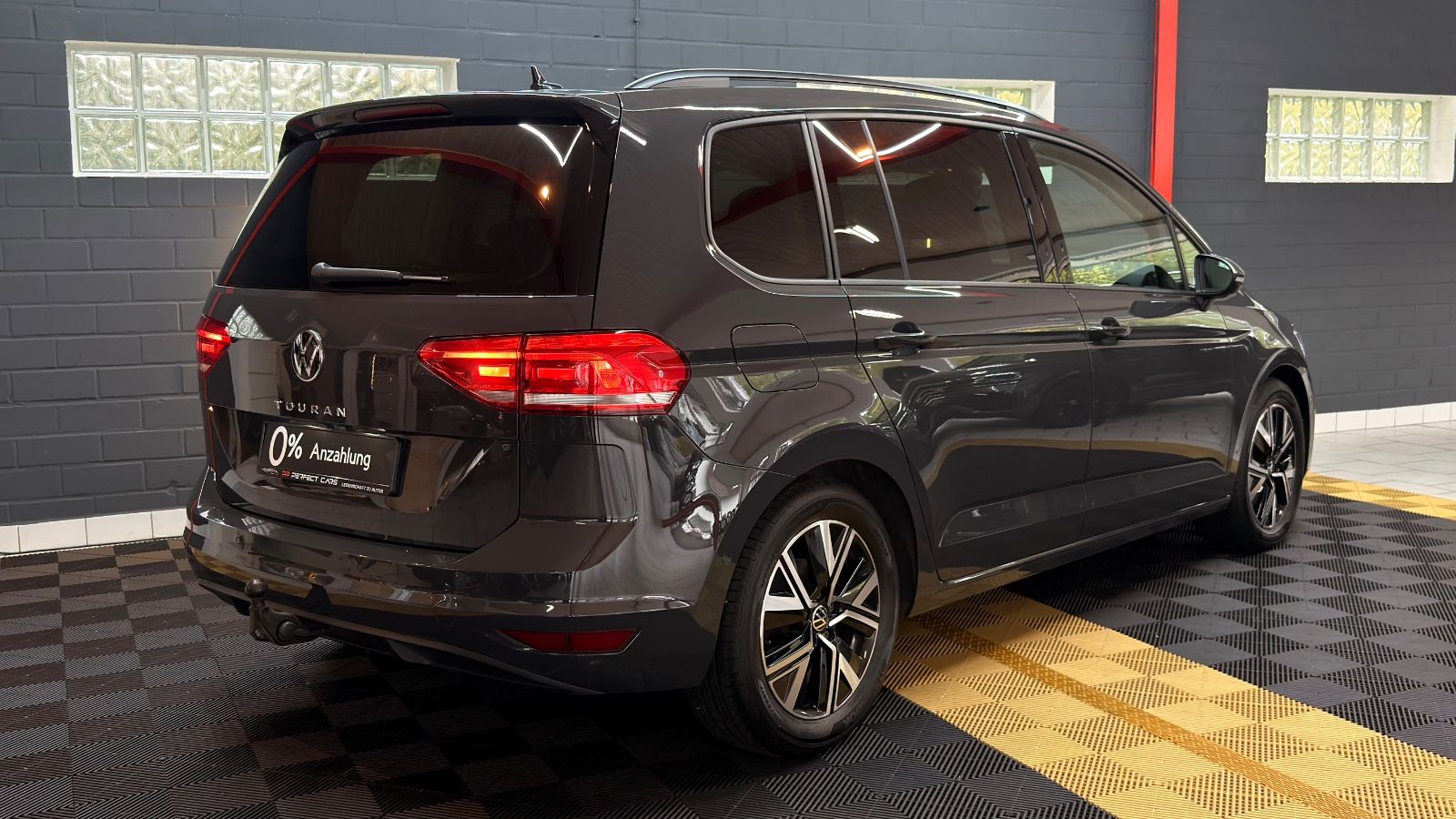 Volkswagen Touran 2025 г. Серый, пробег 38000 км