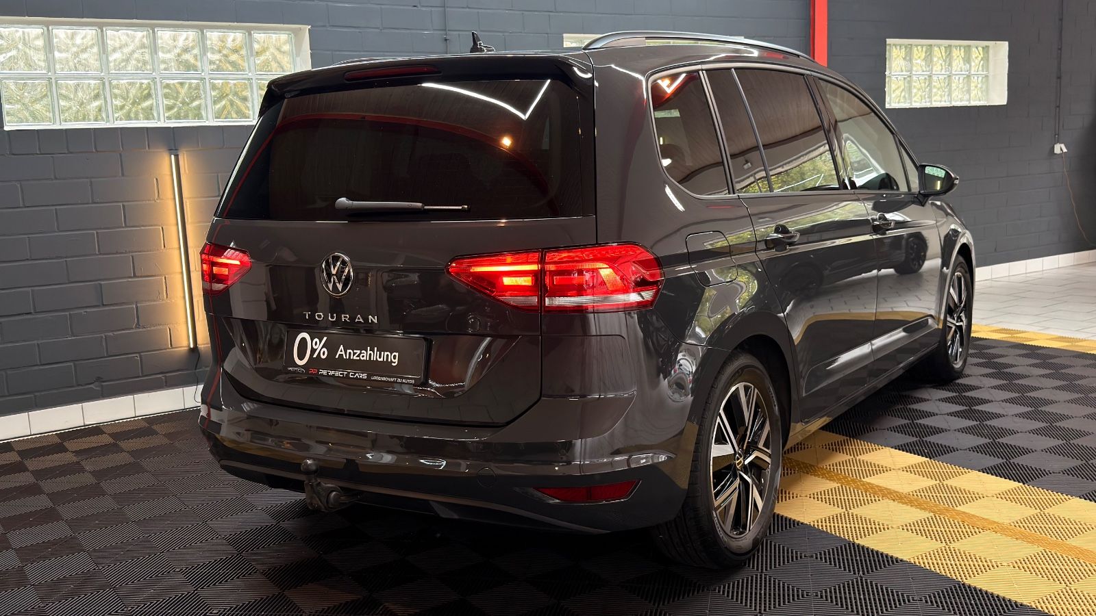 Volkswagen Touran 2025 г. Серый, пробег 38000 км