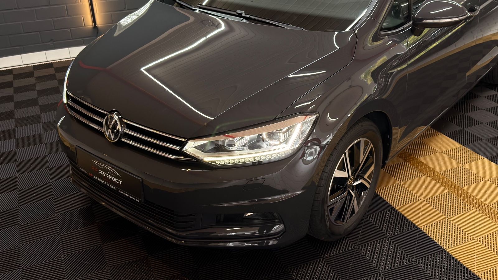 Volkswagen Touran 2025 г. Серый, пробег 38000 км