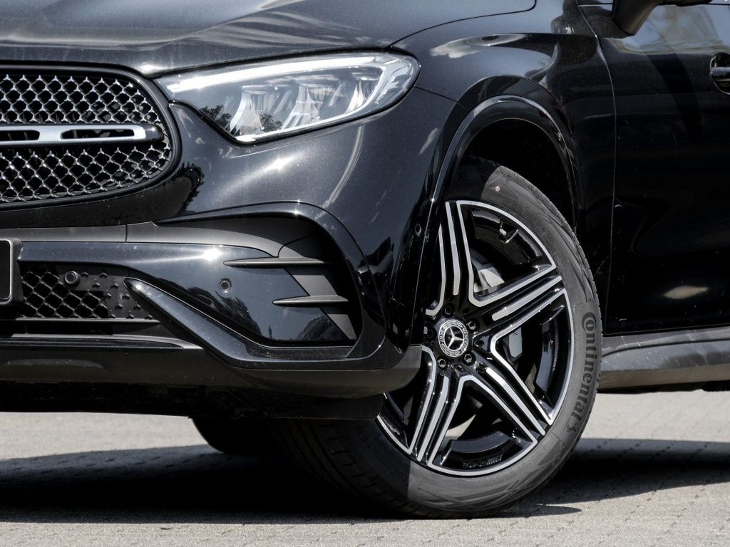 Mercedes-Benz GLC 220 2025 г. Чёрный, пробег 9095 км