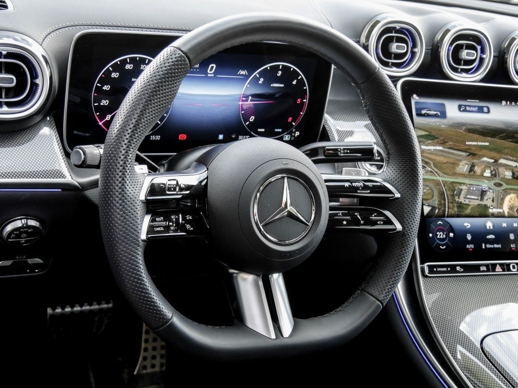 Mercedes-Benz GLC 220 2025 г. Чёрный, пробег 9095 км