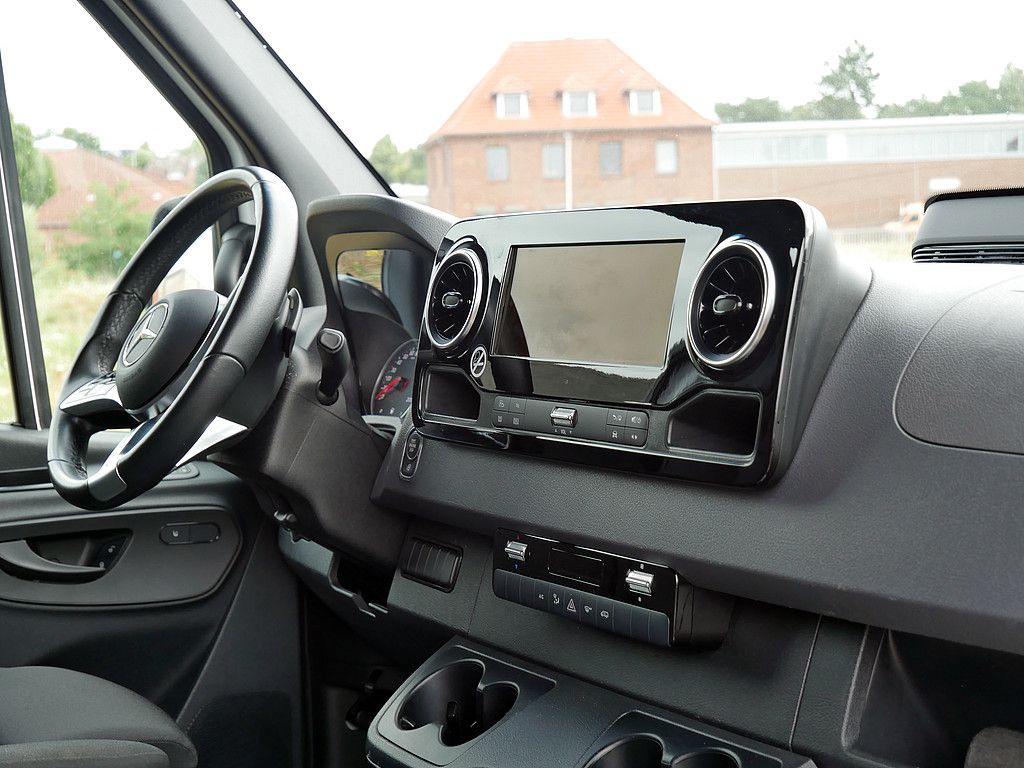 Mercedes-Benz SPRINTER 2025 г. Белый, пробег 48151 км