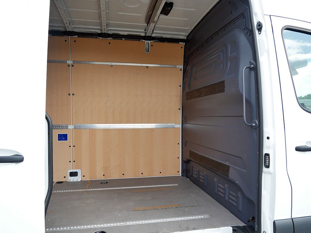 Mercedes-Benz SPRINTER 2025 г. Белый, пробег 48151 км