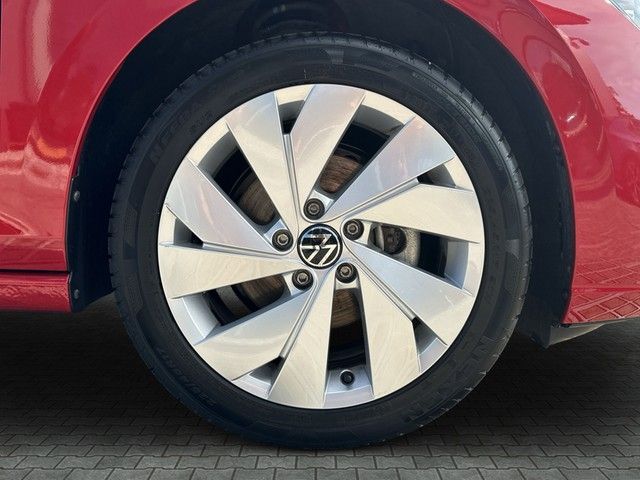 Volkswagen Golf 2023 г. Красный, пробег 22148 км