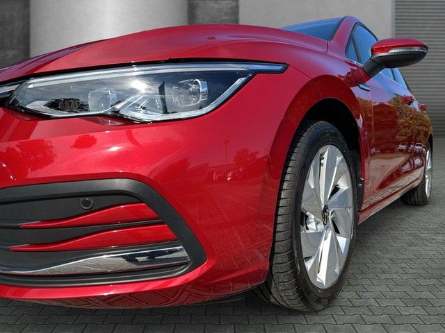 Volkswagen Golf 2023 г. Красный, пробег 22148 км