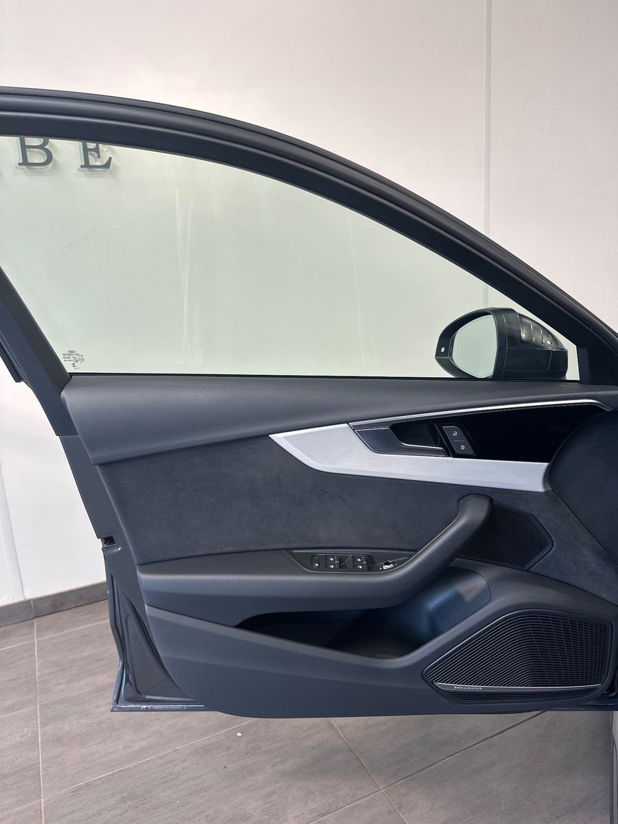 Audi A4 2023 г. Серый, пробег 44750 км