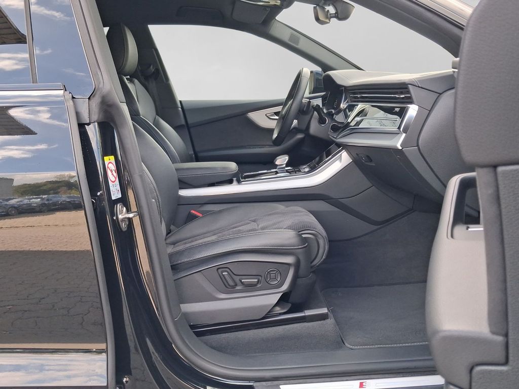 Audi Q8 2023 г. Чёрный, пробег 46708 км