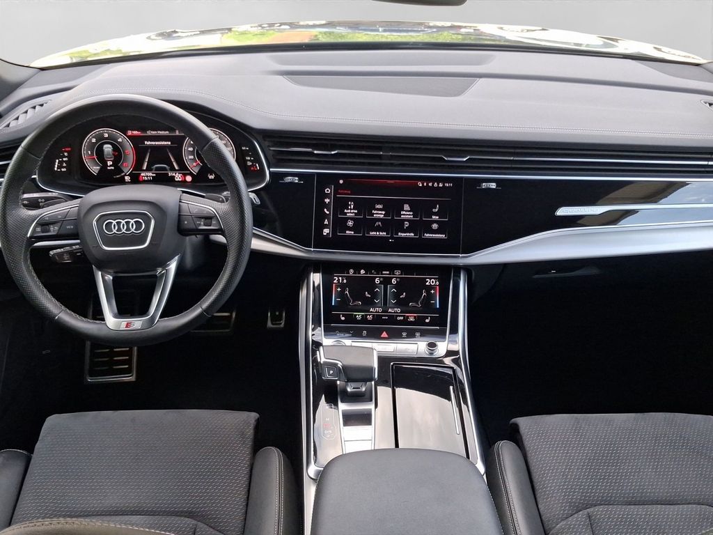 Audi Q8 2023 г. Чёрный, пробег 46708 км