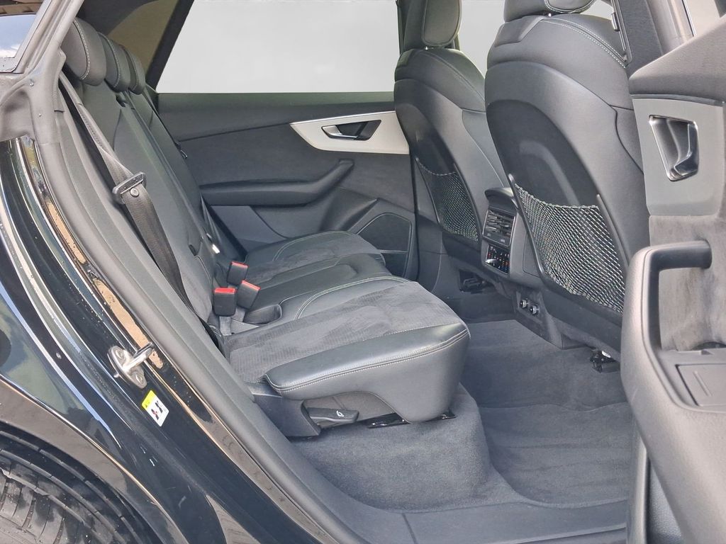 Audi Q8 2023 г. Чёрный, пробег 46708 км