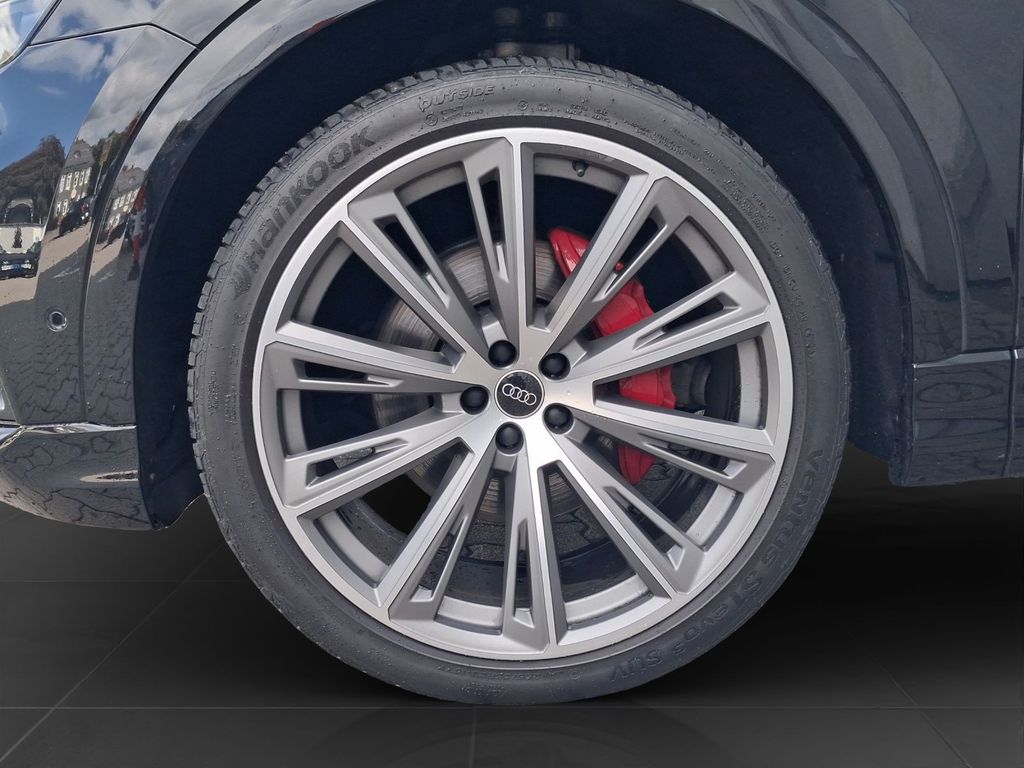 Audi Q8 2023 г. Чёрный, пробег 46708 км