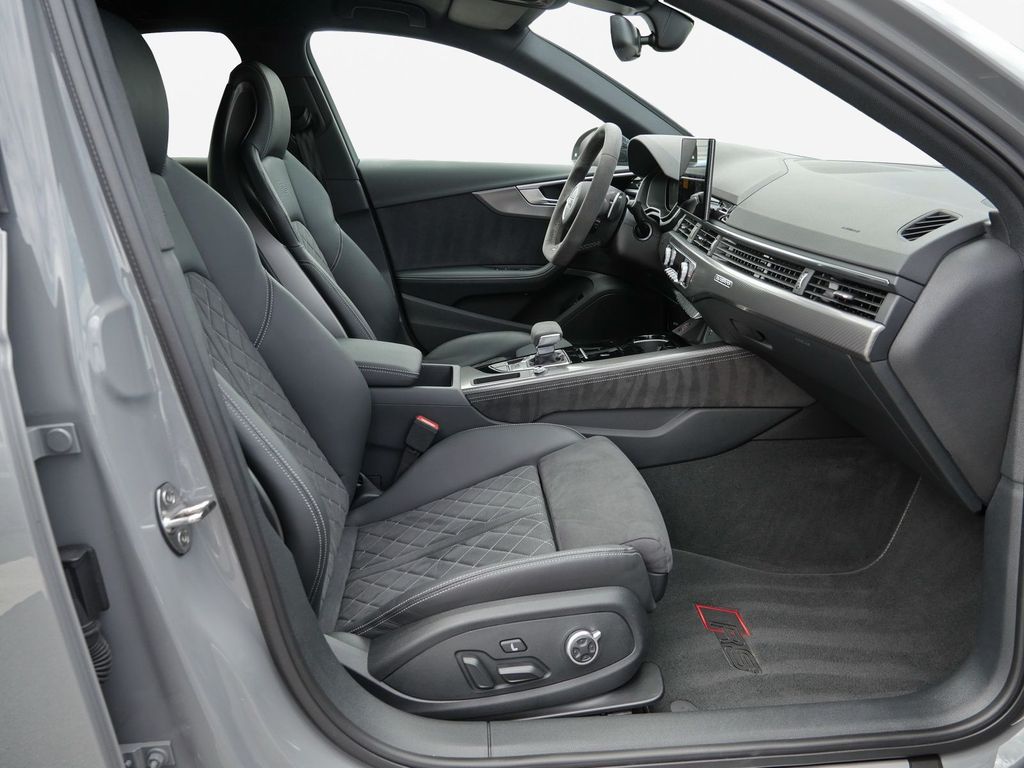 Audi RS4 2024 г. Серый, пробег 32504 км