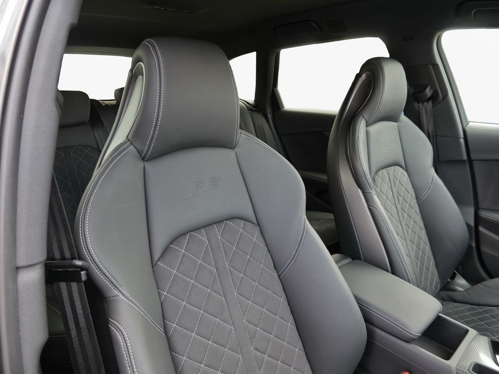 Audi RS4 2024 г. Серый, пробег 32504 км