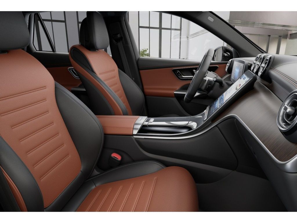 Mercedes-Benz GLC 220 2025 г. Серый, пробег 26510 км