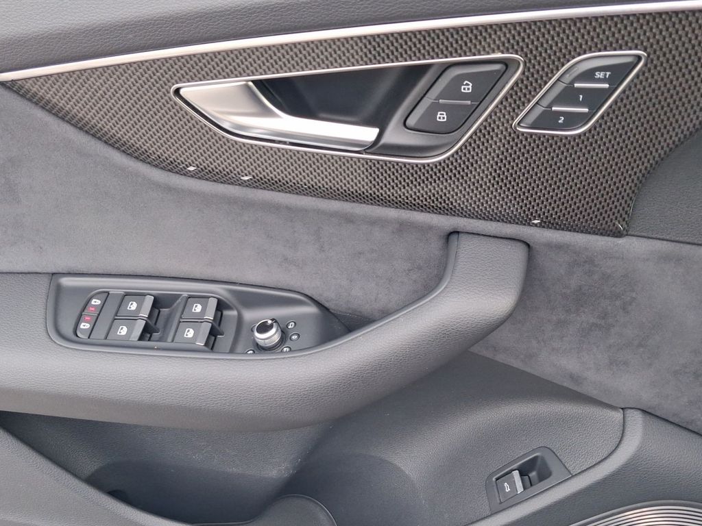 Audi Q7 2023 г. Чёрный, пробег 45310 км