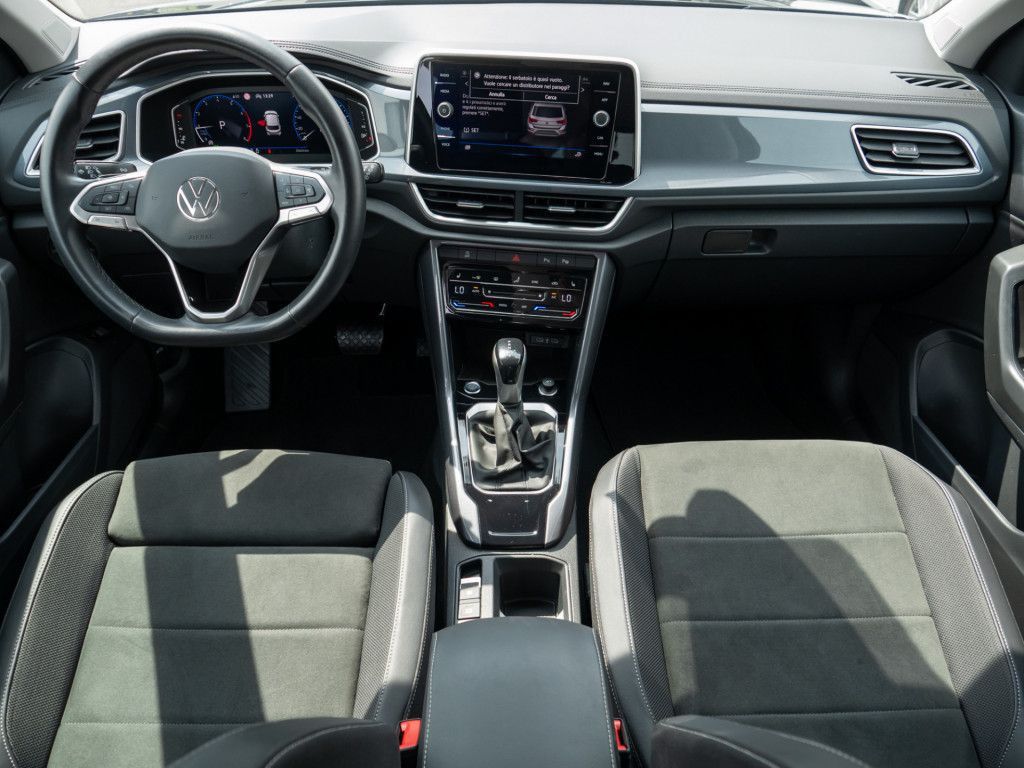 Volkswagen T-Roc 2023 г. Серый, пробег 33750 км