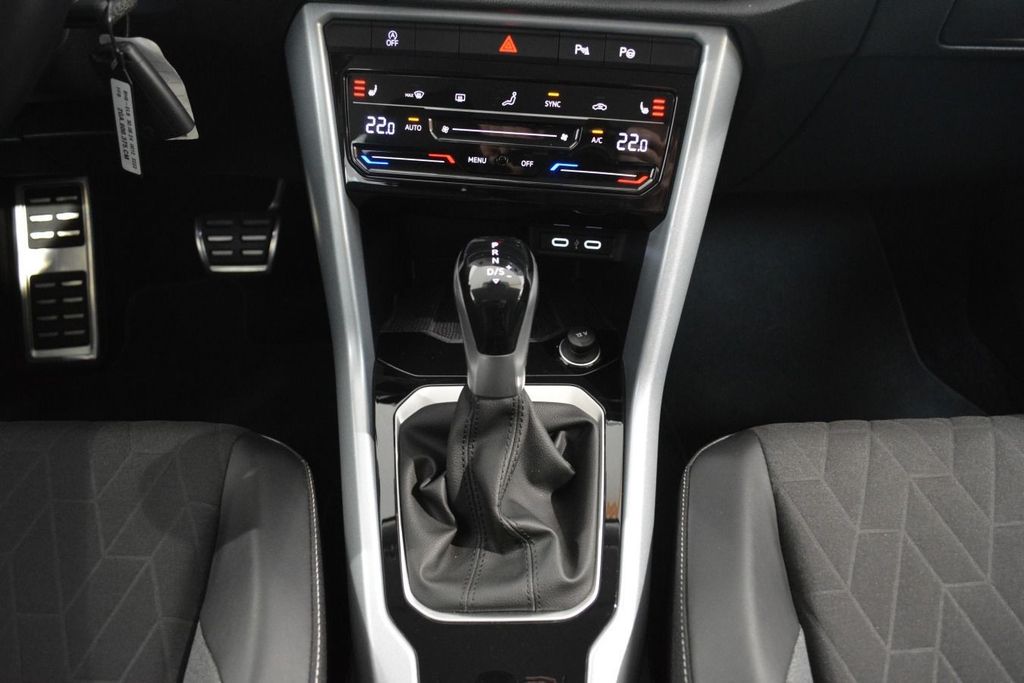 Volkswagen T-Roc 2024 г. Серебристый, пробег 52700 км