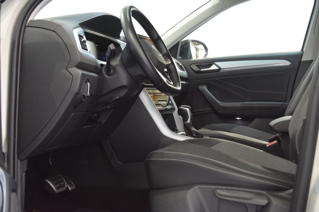 Volkswagen T-Roc 2024 г. Серебристый, пробег 52700 км