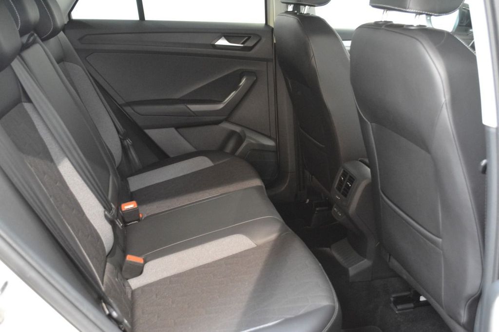 Volkswagen T-Roc 2024 г. Серебристый, пробег 52700 км