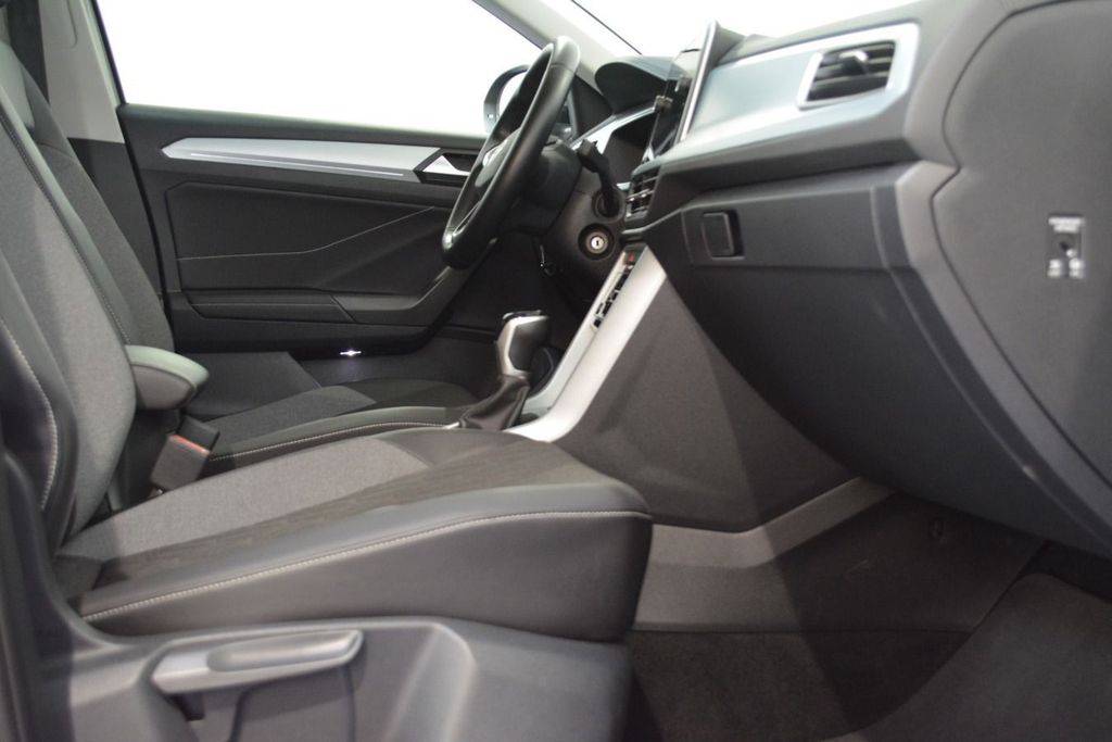 Volkswagen T-Roc 2024 г. Серебристый, пробег 52700 км