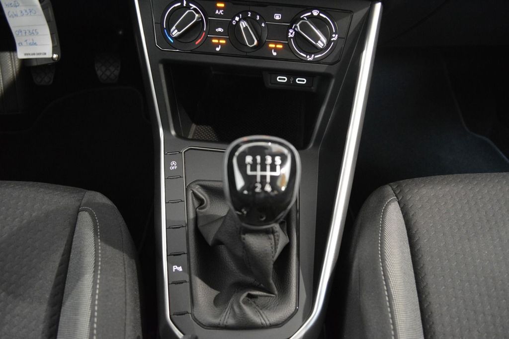 Volkswagen Polo 2023 г. Белый, пробег 39900 км