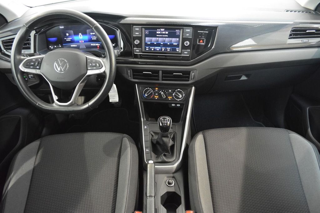 Volkswagen Polo 2023 г. Белый, пробег 39900 км