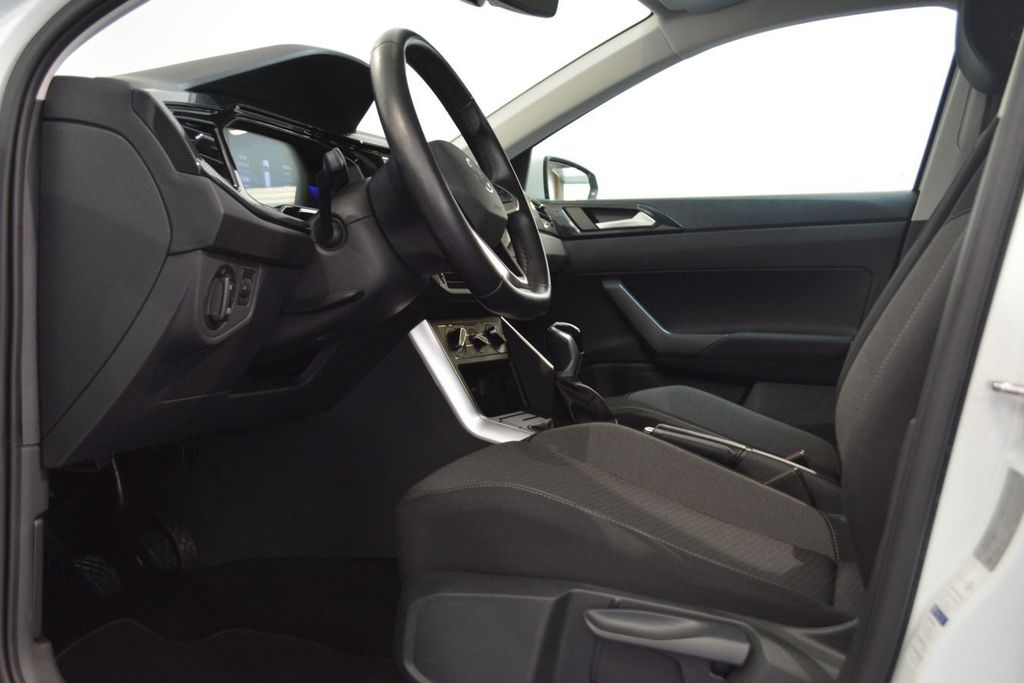 Volkswagen Polo 2023 г. Белый, пробег 39900 км