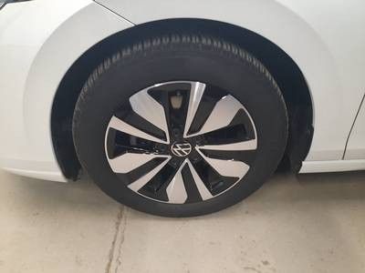 Volkswagen Golf 2025 г. Белый, пробег 25950 км