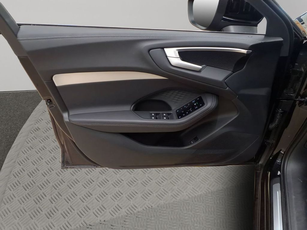 Audi A5 2026 г. Чёрный, пробег 27312 км