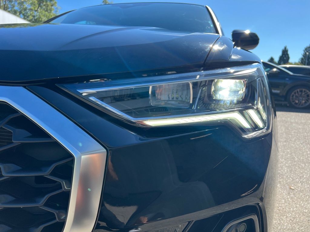 Audi Q3 2023 г. Чёрный, пробег 30324 км