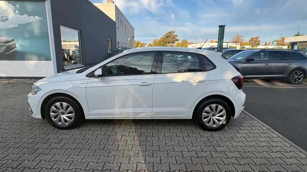 Volkswagen Polo 2023 г. Белый, пробег 33947 км