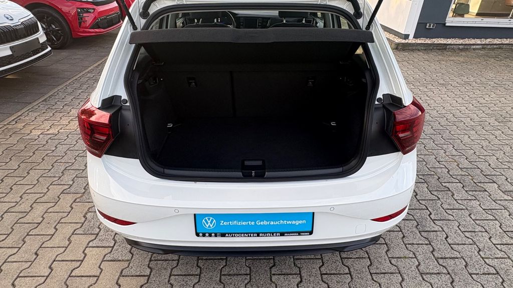 Volkswagen Polo 2023 г. Белый, пробег 33947 км