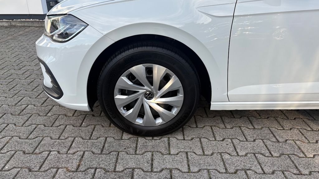 Volkswagen Polo 2023 г. Белый, пробег 33947 км