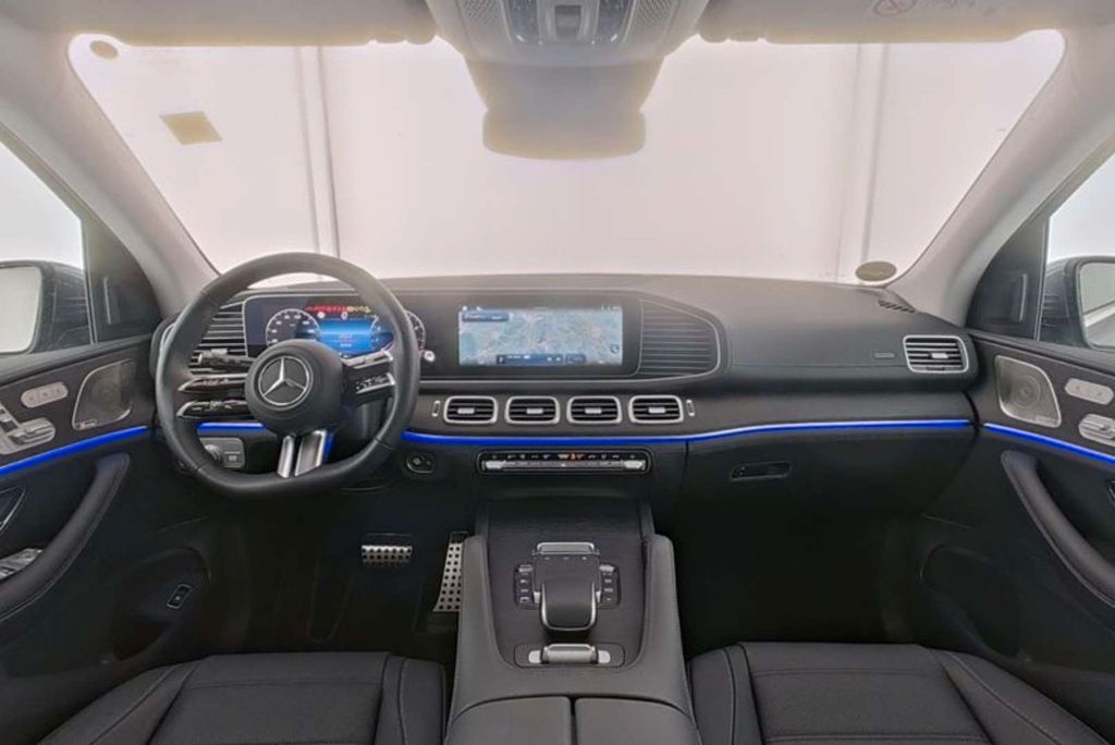 Mercedes-Benz GLS 580 2025 г. Серый, пробег 24592 км