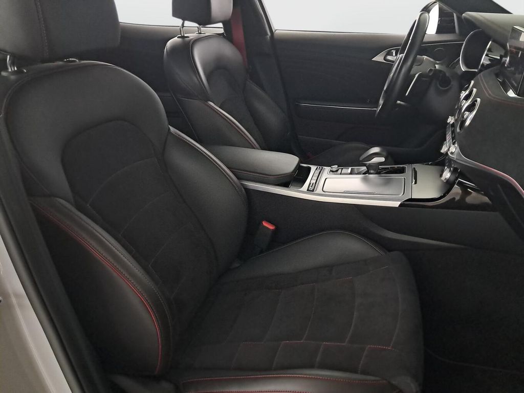 Kia Stinger 2022 г. Серый, пробег 58451 км