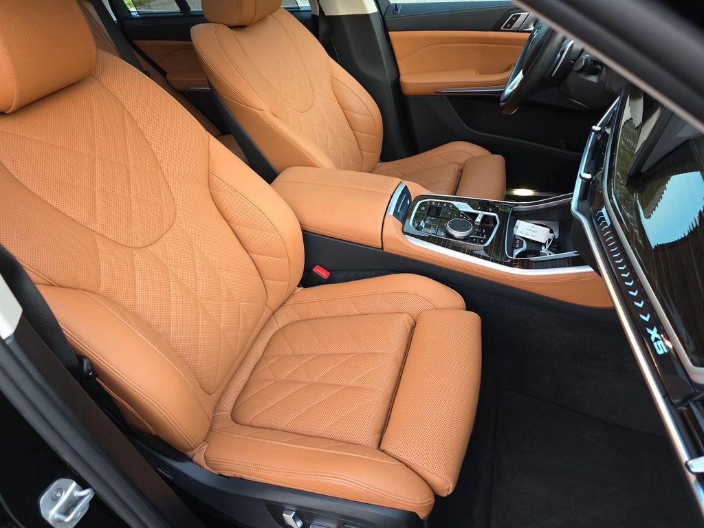 BMW X5 2024 г. Чёрный, пробег 37000 км