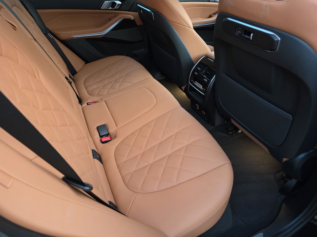 BMW X5 2024 г. Чёрный, пробег 37000 км