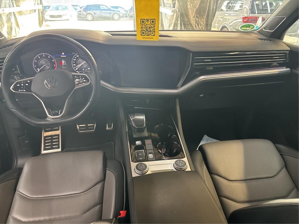 Volkswagen Touareg 2022 г. Чёрный, пробег 30095 км