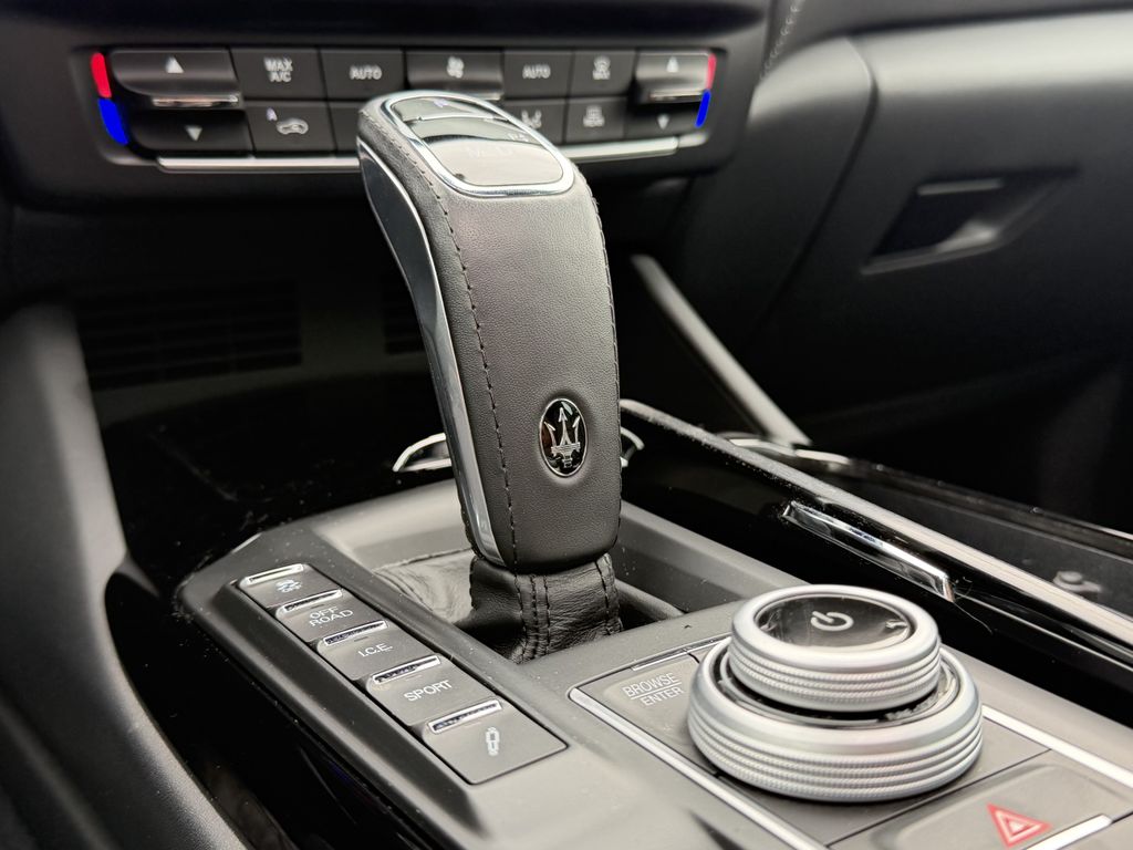 Maserati Levante 2022 г. Серый, пробег 45610 км